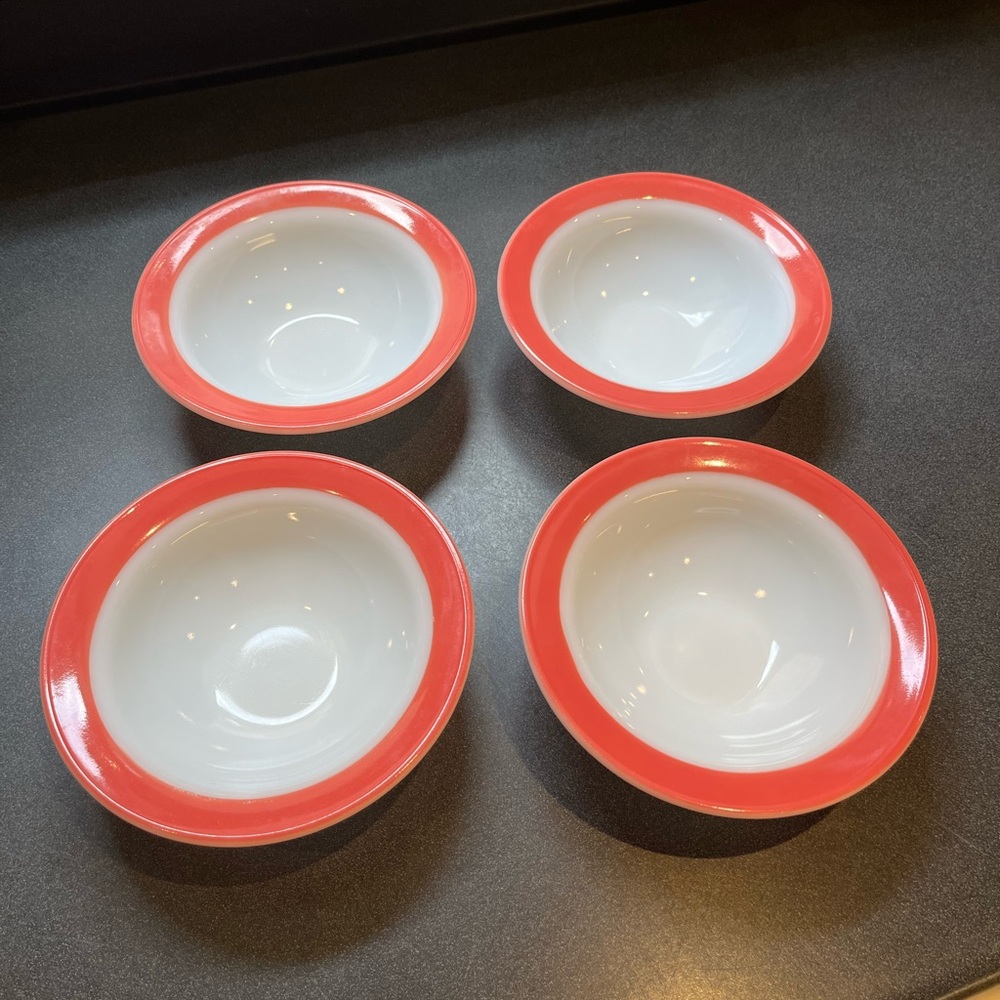 Set of 4 Vintage Pyrex Soup/Cereal Bowls in Flamingo Pink 🇨🇦